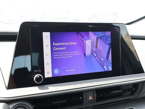 Used 2025 Toyota Prius LE FWD image 31
