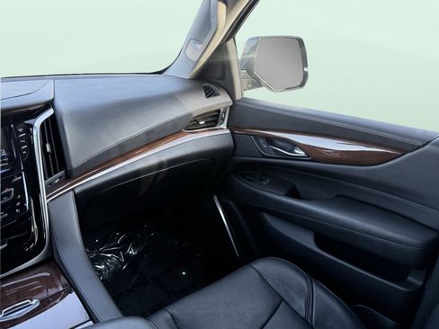 Used 2020 Cadillac Escalade ESV 2WD image 48