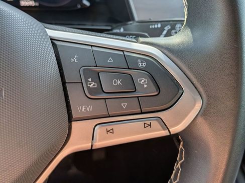 Used 2025 Volkswagen Atlas Cross Sport SE FWD image 19