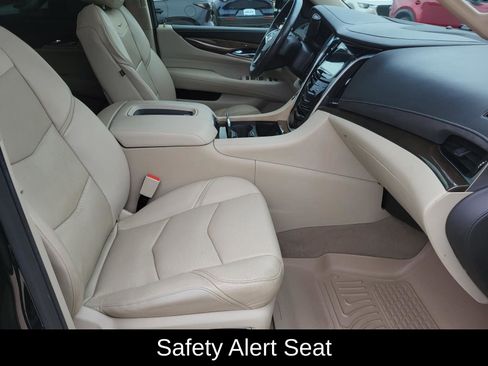Used 2020 Cadillac Escalade Luxury AWD/4WD image 8