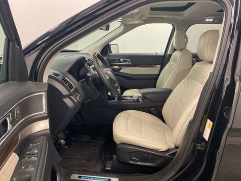Used 2019 Ford Explorer Platinum image 8