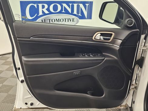 Used 2017 Jeep Grand Cherokee Limited AWD/4WD image 2