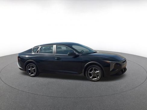 Used 2025 Kia K4 LXS image 2