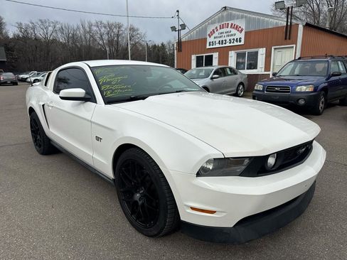 Used 2010 Ford Mustang GT image 3