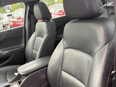 Used 2018 Chevrolet Malibu LT w/ Leather Package FWD image 10