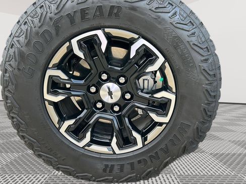 Used 2023 Chevrolet Silverado 1500 ZR2 image 28