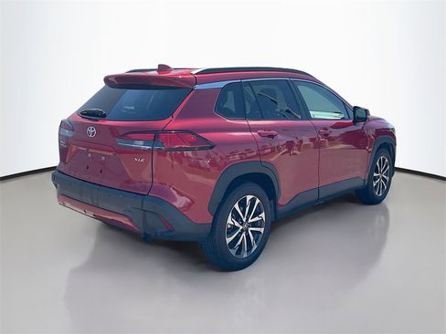 Used 2023 Toyota Corolla Cross XLE image 7