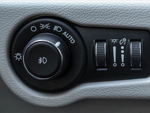 Used 2019 Chrysler Pacifica Touring-L Plus image 13