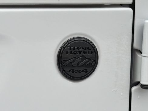 Used 2025 Jeep Wrangler Unlimited Sahara AWD/4WD image 35
