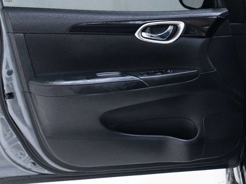 Used 2018 Nissan Sentra SV FWD image 18