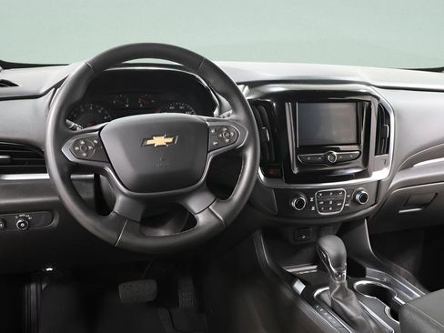 Used 2023 Chevrolet Traverse LT image 8