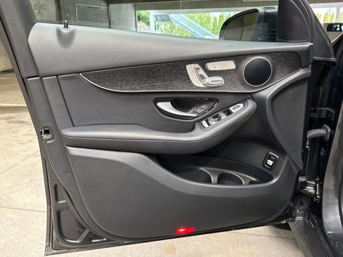 Used 2022 Mercedes-Benz GLC 300 4MATIC image 11