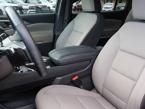 Used 2024 Chevrolet Traverse LT FWD image 11