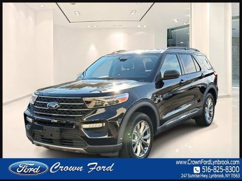 Certified 2021 Ford Explorer XLT w/ Equipment Group 202A image 3