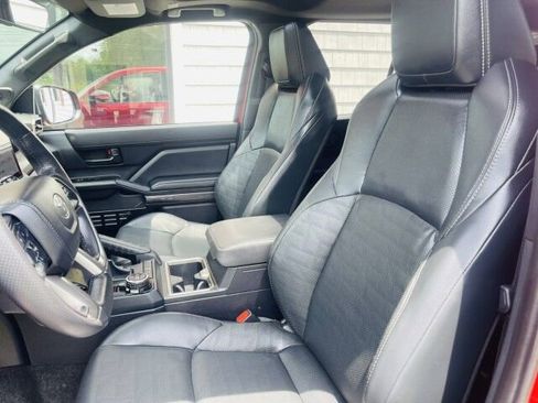 Used 2025 Toyota 4Runner TRD Off-Road Premium AWD/4WD image 9