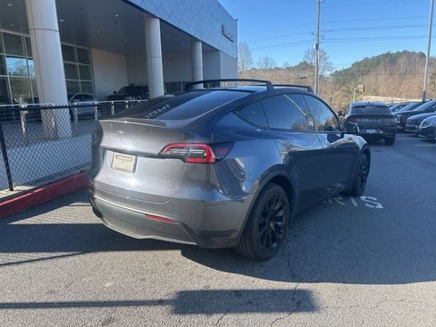 Used 2022 Tesla Model Y Long Range image 5