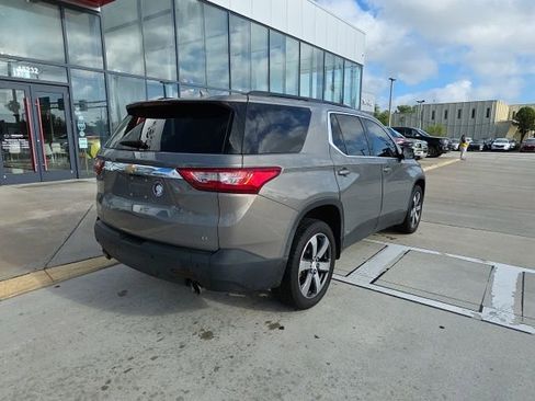 Used 2019 Chevrolet Traverse LT w/ LT Premium Package FWD image 4