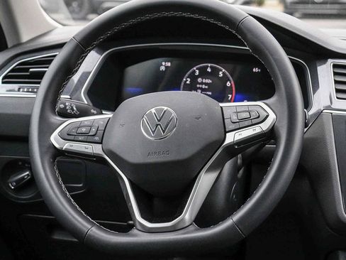 Used 2024 Volkswagen Tiguan SE w/ Panoramic Sunroof Package FWD image 15
