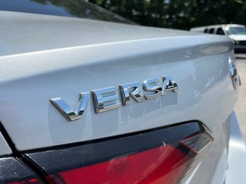 Used 2020 Nissan Versa SV FWD image 8