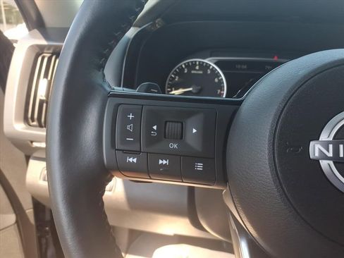 Used 2023 Nissan Pathfinder SL AWD/4WD image 23