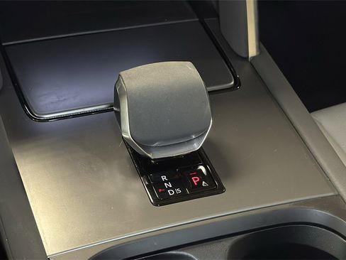 Used 2024 Land Rover Discovery Sport S image 24