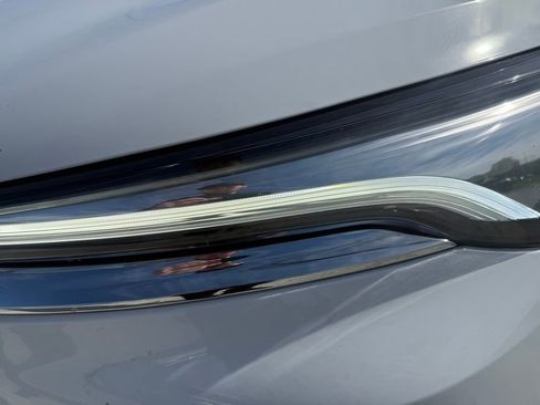 Used 2024 Buick Enclave Essence FWD image 9
