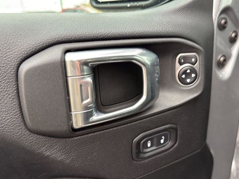 Used 2021 Jeep Wrangler Unlimited Sahara image 18