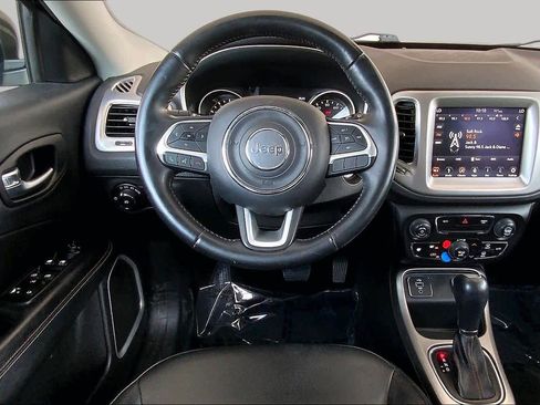 Used 2018 Jeep Compass Latitude w/ Popular Equipment Group FWD image 6