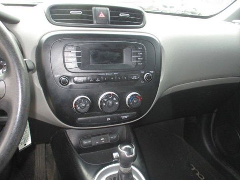 Used 2016 Kia Soul Base image 17