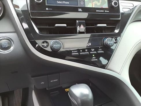 Used 2022 Toyota Camry XSE w/ Navigation Package image 17