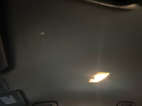 Used 2012 Toyota Yaris Sedan image 33