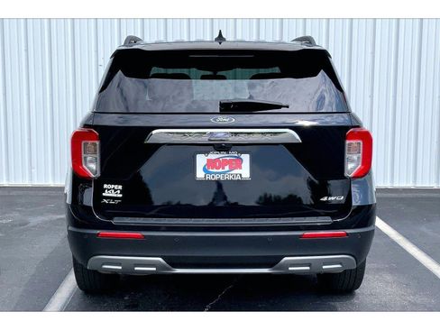 Used 2024 Ford Explorer XLT w/ Equipment Group 202A AWD/4WD image 4