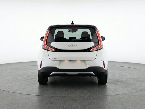 Used 2025 Kia Soul LX w/ LX Technology Package FWD image 7