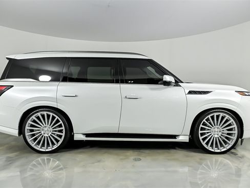 Used 2025 INFINITI QX80 Sensory AWD/4WD image 10