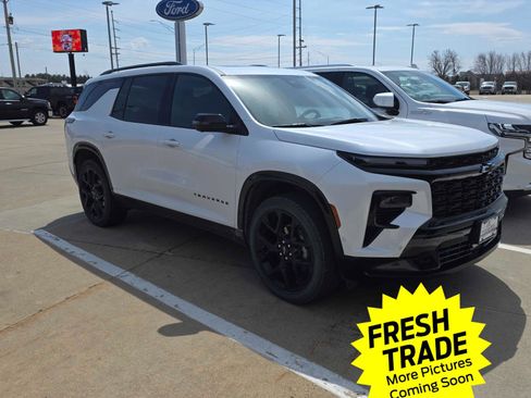 Used 2024 Chevrolet Traverse RS image 6