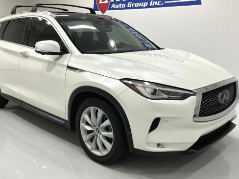 Used 2019 INFINITI QX50 Essential w/ Premium Heat Package AWD/4WD image 3
