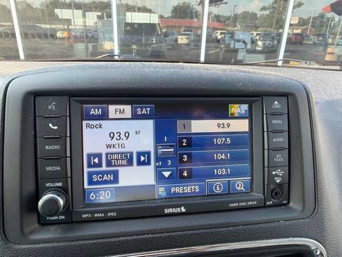Used 2011 Dodge Grand Caravan Crew FWD image 14