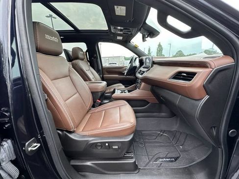 Used 2023 Chevrolet Suburban High Country AWD/4WD image 32