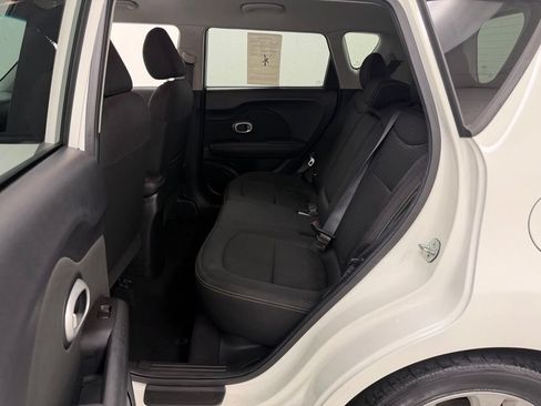 Used 2016 Kia Soul + FWD image 15