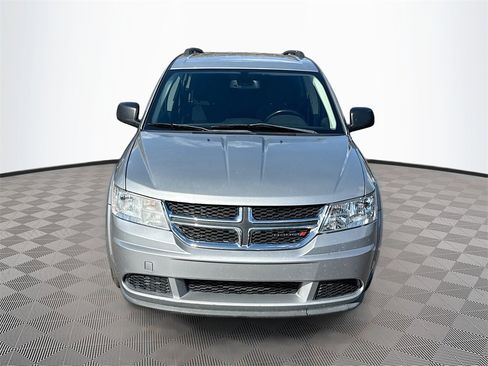 Used 2020 Dodge Journey SE w/ SE Popular Equipment Group image 2