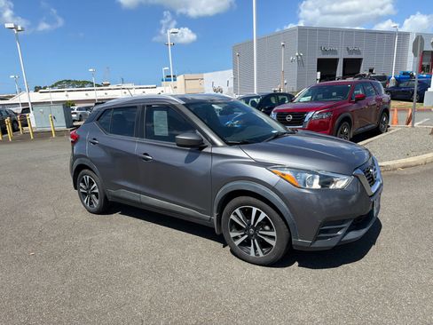 Used 2018 Nissan Kicks SV FWD image 2
