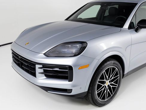 Used 2024 Porsche Cayenne image 62