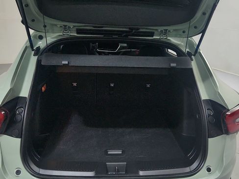 Used 2024 Chevrolet Trax RS w/ Sunroof Package FWD image 26