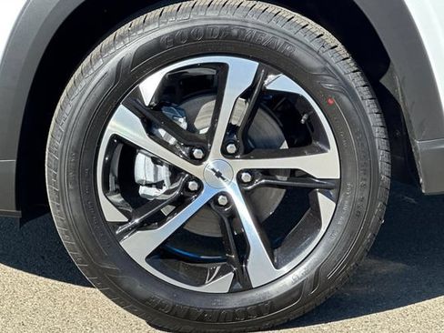 New 2026 Chevrolet Trax RS w/ Sunroof Package FWD image 37