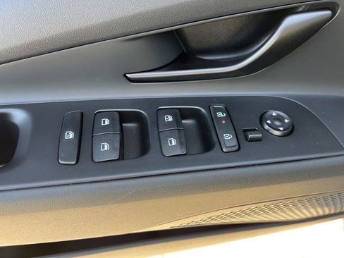 Used 2025 Hyundai Elantra Sport image 14