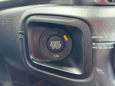 Used 2024 Jeep Wrangler Unlimited Sahara AWD/4WD image 28