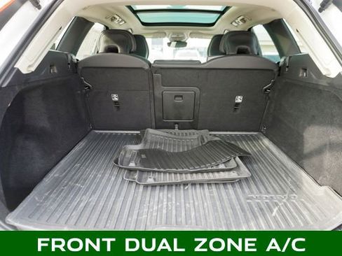 Used 2022 Volvo XC60 B5 Momentum image 6