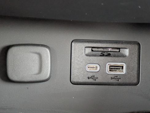 Used 2023 GMC Acadia AT4 w/ Preferred Package image 29