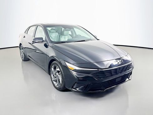 Certified 2024 Hyundai Elantra Limited FWD image 3