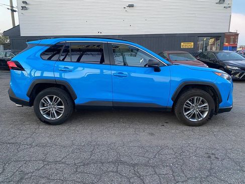 Used 2020 Toyota RAV4 LE FWD image 7